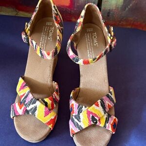 TOMS Geometric Pink Yellow Black Multicolor Wedge Sandals - Size W 8.5